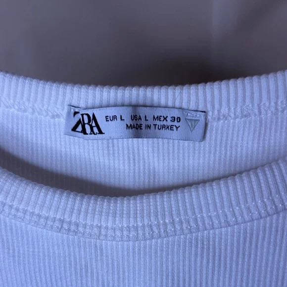 Set Of Two Tank Tops Size Large - Picture 8 of 8